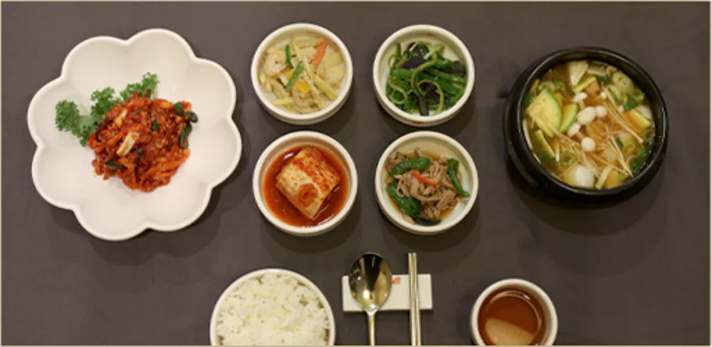 수담 한정식의 밥과 국, 반찬 상차림